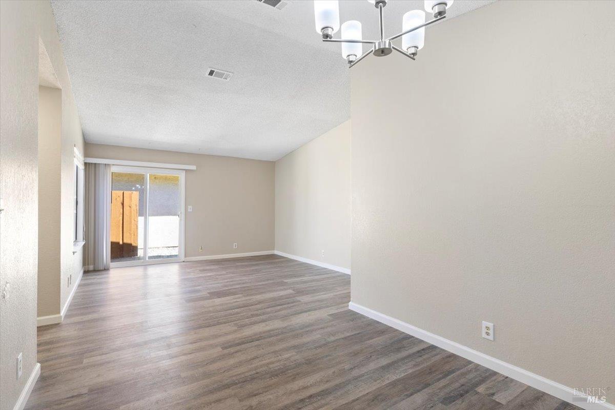 Detail Gallery Image 11 of 44 For 987 Daniel St, Fairfield,  CA 94533 - 2 Beds | 2 Baths