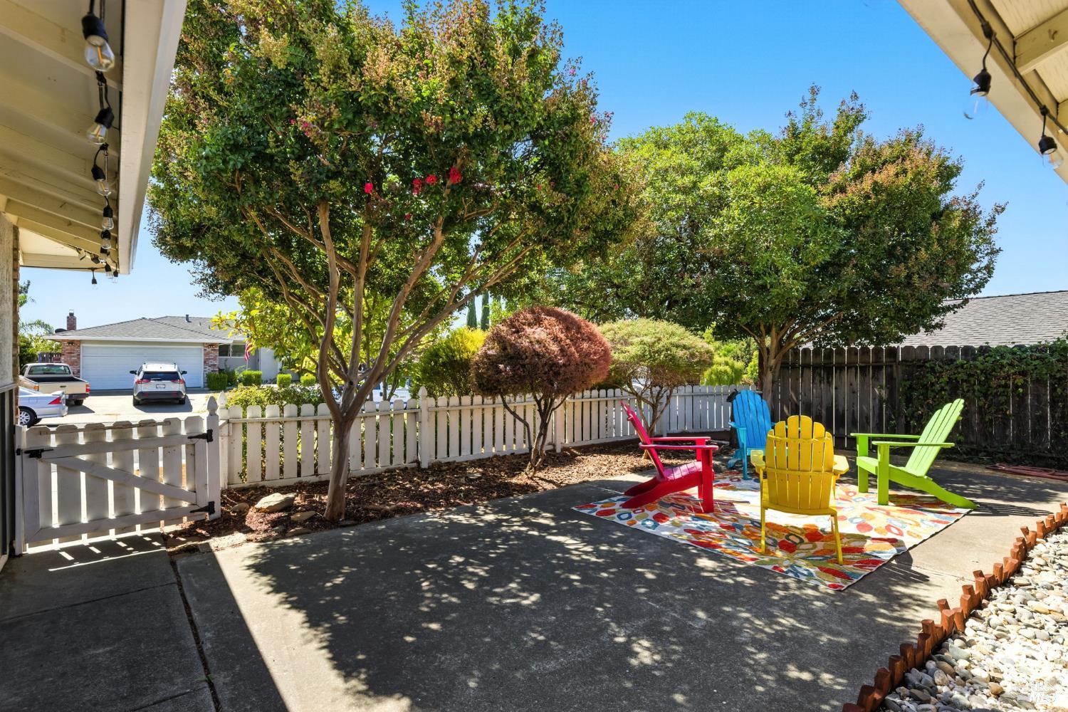 Detail Gallery Image 6 of 33 For 131 Hartford Ave, Vacaville,  CA 95687 - 4 Beds | 2 Baths