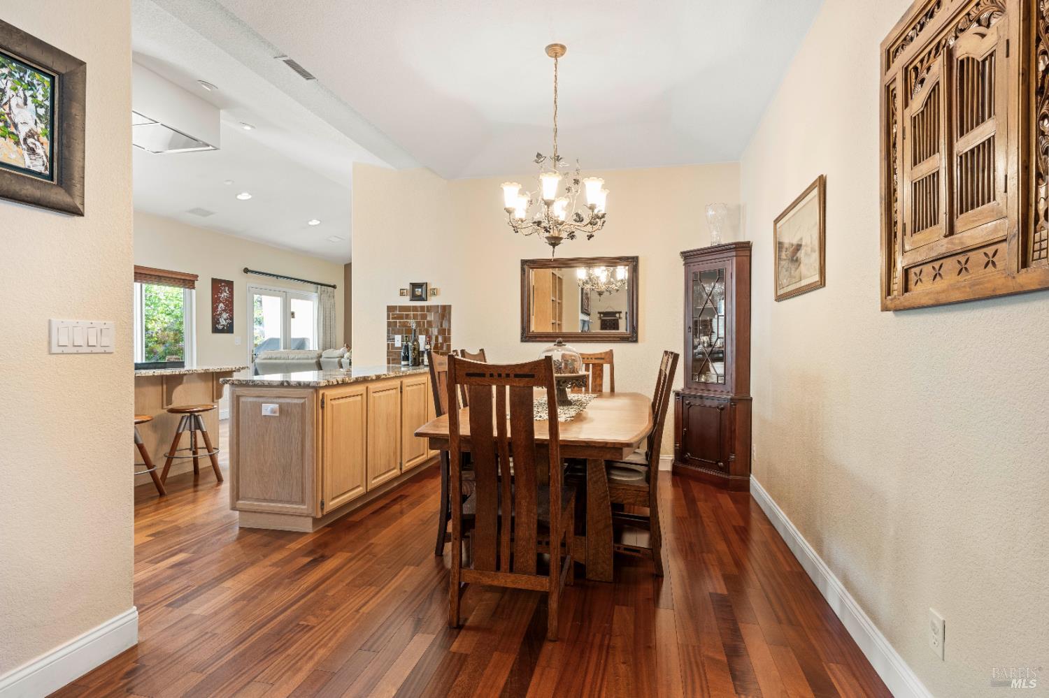 Detail Gallery Image 11 of 54 For 967 Cedar Brook Ln, Vacaville,  CA 95687 - 4 Beds | 2/1 Baths