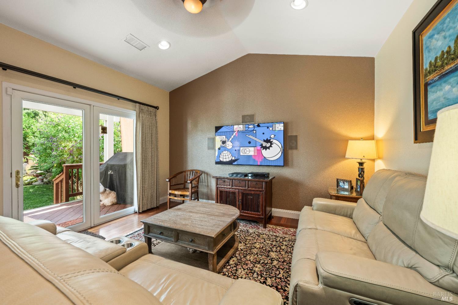 Detail Gallery Image 13 of 54 For 967 Cedar Brook Ln, Vacaville,  CA 95687 - 4 Beds | 2/1 Baths