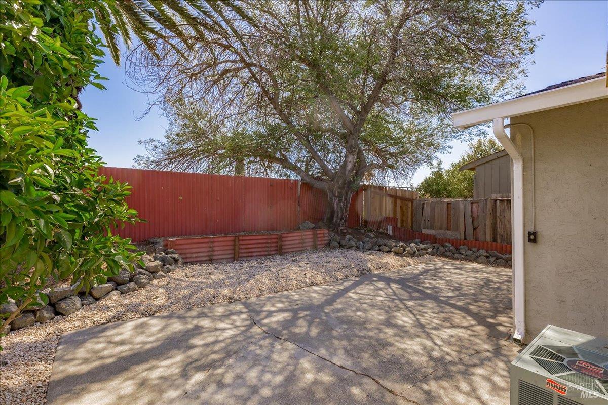 Detail Gallery Image 24 of 44 For 987 Daniel St, Fairfield,  CA 94533 - 2 Beds | 2 Baths