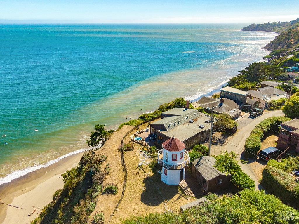 Detail Gallery Image 2 of 23 For 77 Crescente Ave, Bolinas,  CA 94924 - 4 Beds | 3 Baths