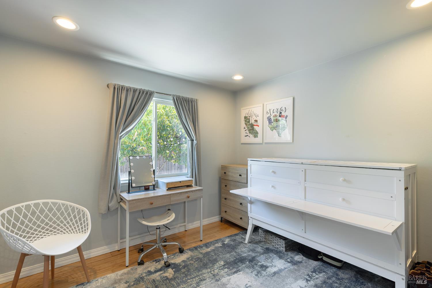 Detail Gallery Image 11 of 27 For 1538 Surrey Dr, Santa Rosa,  CA 95401 - 2 Beds | 1 Baths