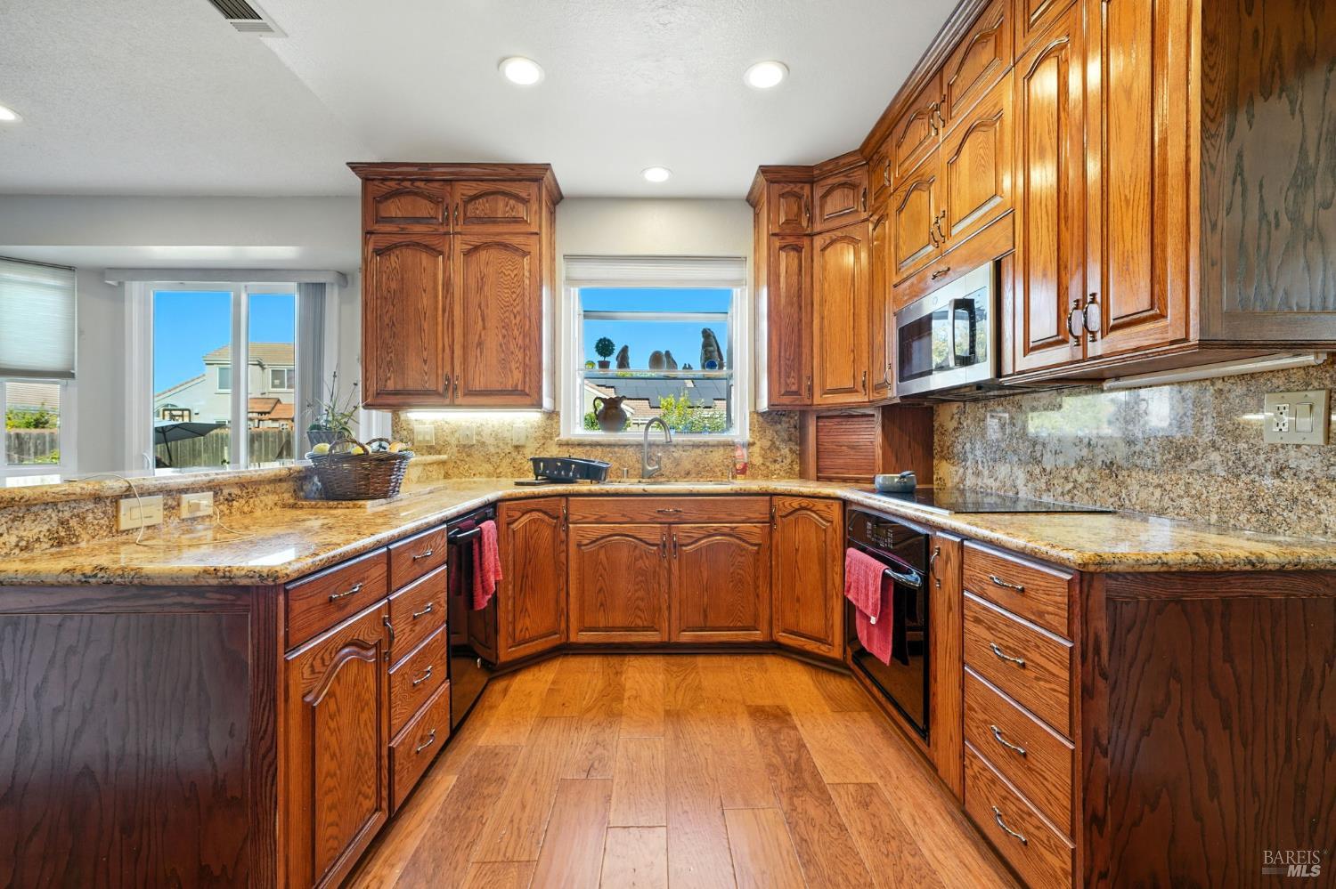 Detail Gallery Image 6 of 28 For 330 Engell Ct, Suisun City,  CA 94585 - 3 Beds | 2/1 Baths