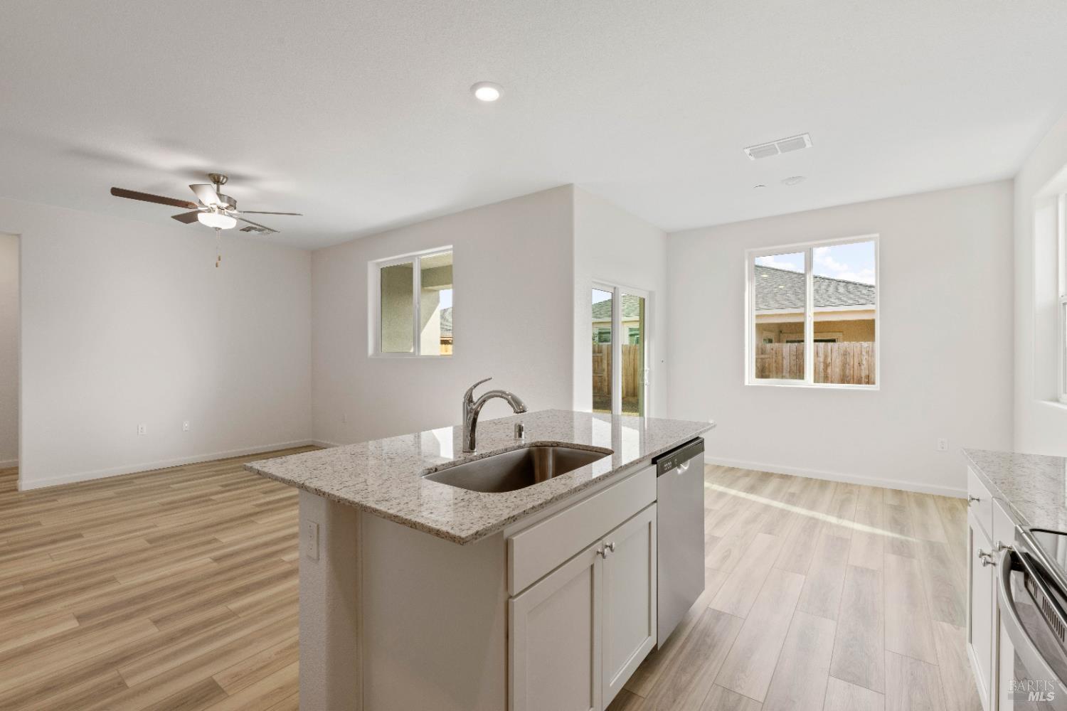 Detail Gallery Image 8 of 21 For 2231 Espana Ln, Rio Vista,  CA 94571 - 2 Beds | 2 Baths