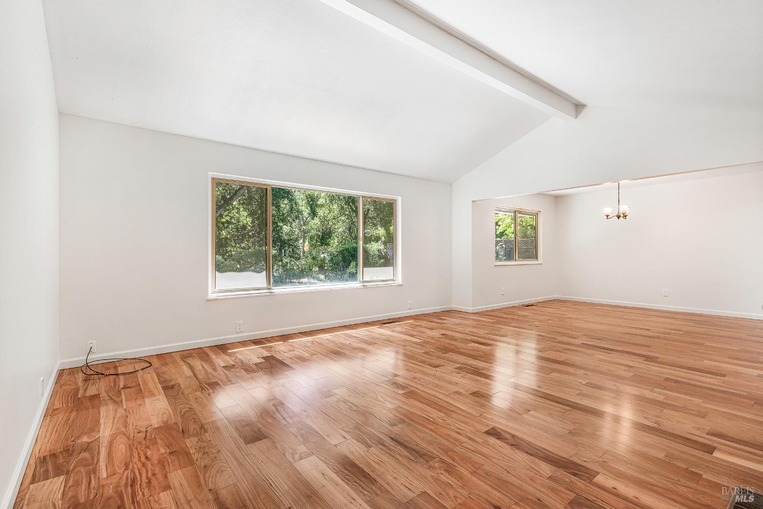 Detail Gallery Image 8 of 51 For 2880 Creekside Rd, Santa Rosa,  CA 95405 - 3 Beds | 2/1 Baths