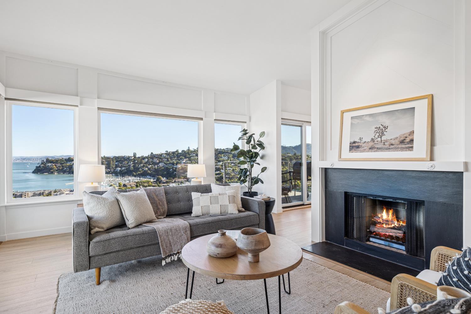 Detail Gallery Image 2 of 11 For 45 Corinthian Ct #32,  Belvedere Tiburon,  CA 94920 - 2 Beds | 2 Baths