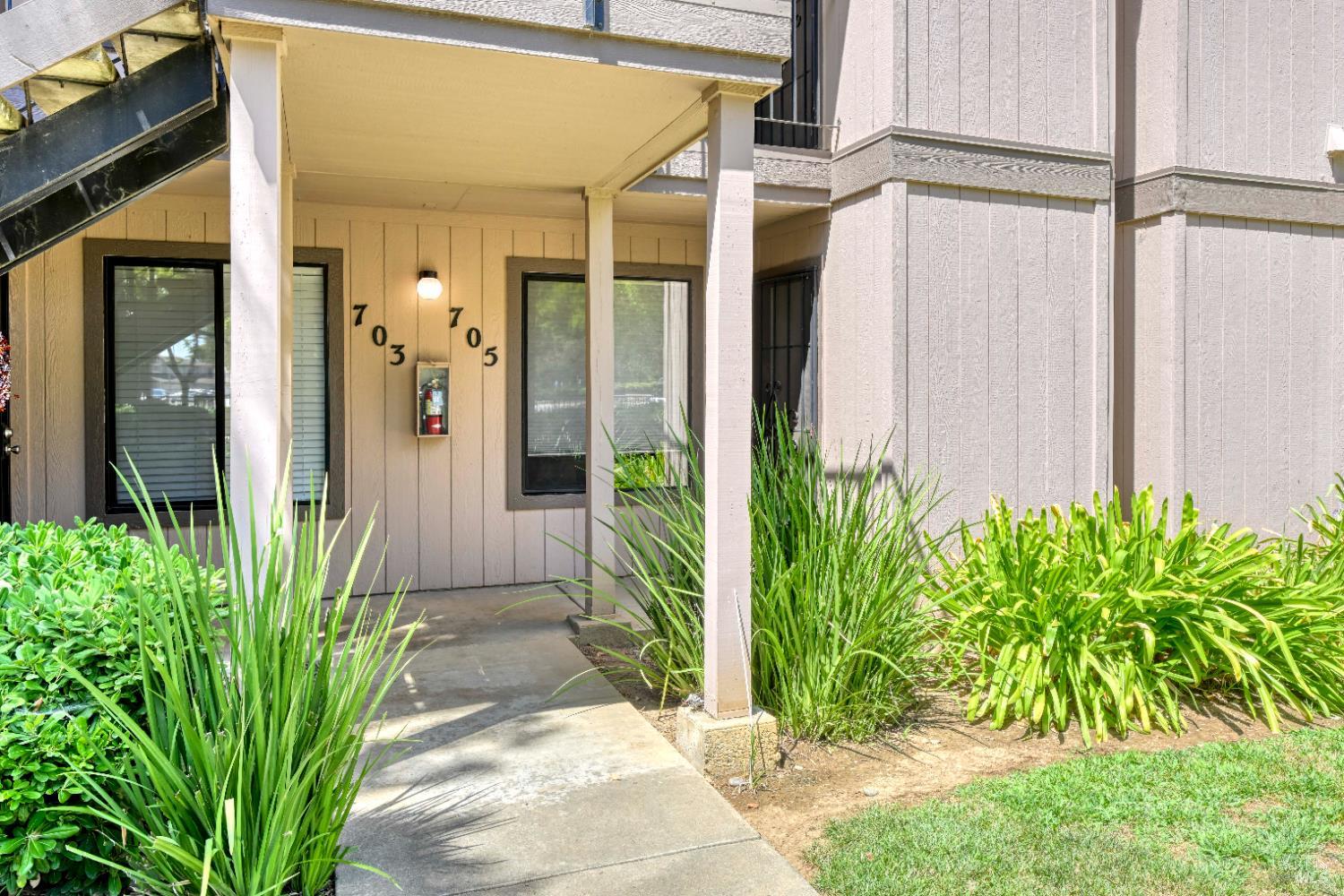 Detail Gallery Image 2 of 18 For 1801 Marshall Rd #705,  Vacaville,  CA 95687 - 2 Beds | 2 Baths