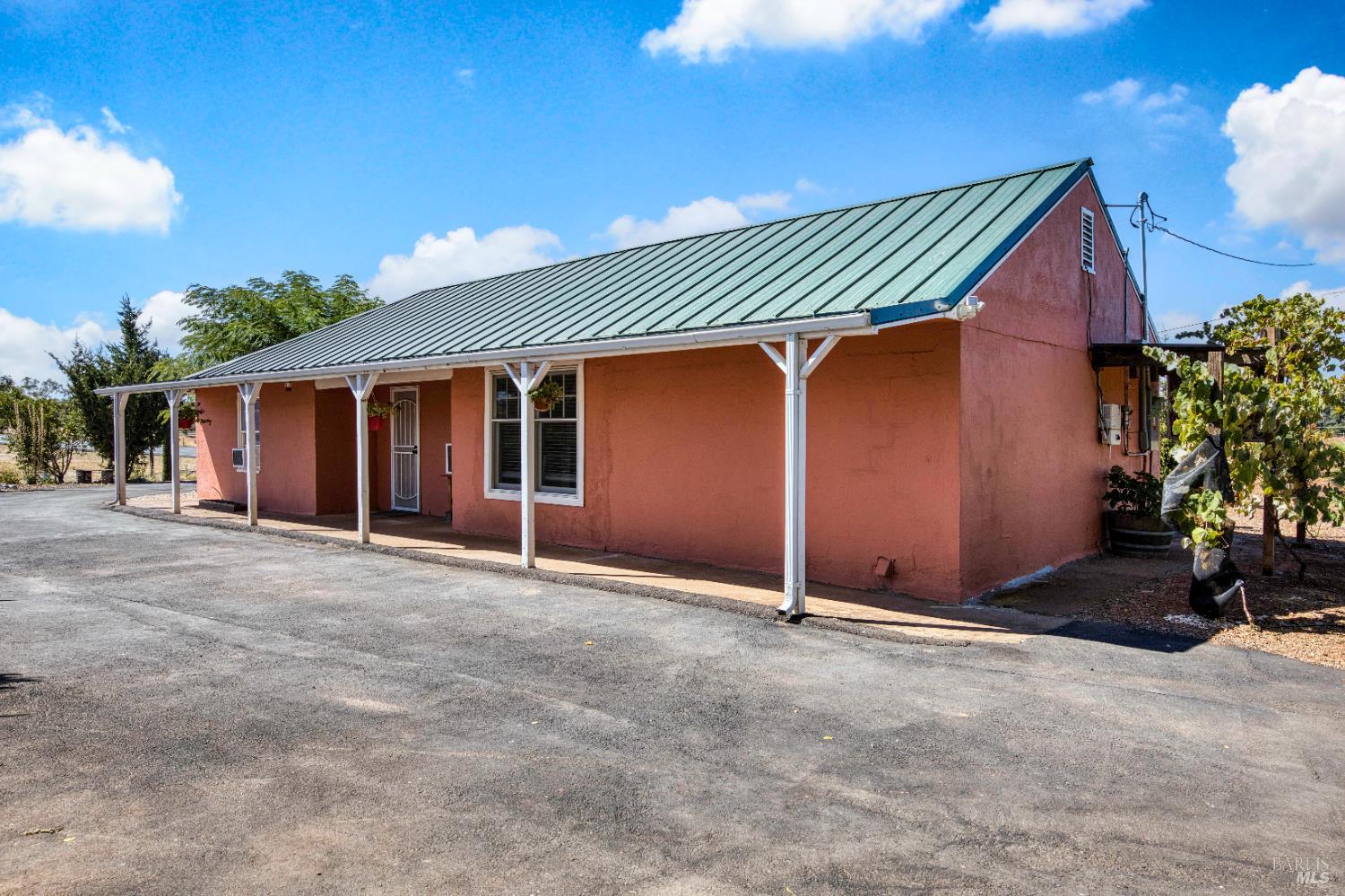 Detail Gallery Image 10 of 47 For 1720 E State Highway 20 Hwy, Upper Lake,  CA 95485 - 3 Beds | 1 Baths