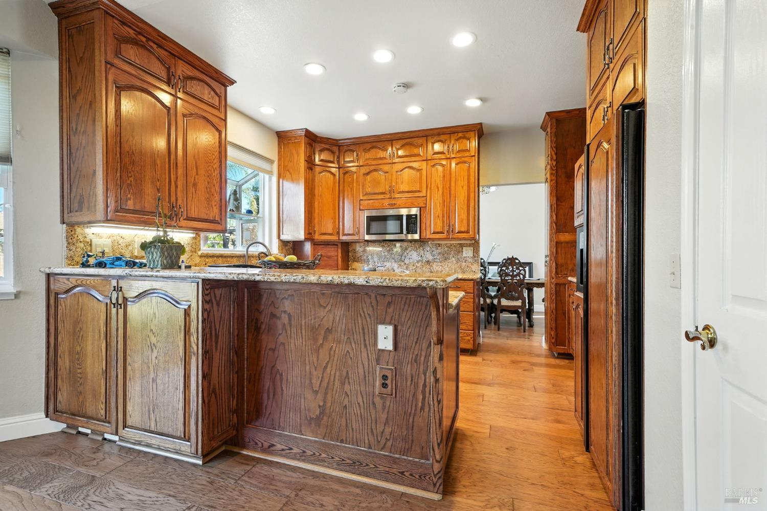 Detail Gallery Image 5 of 28 For 330 Engell Ct, Suisun City,  CA 94585 - 3 Beds | 2/1 Baths