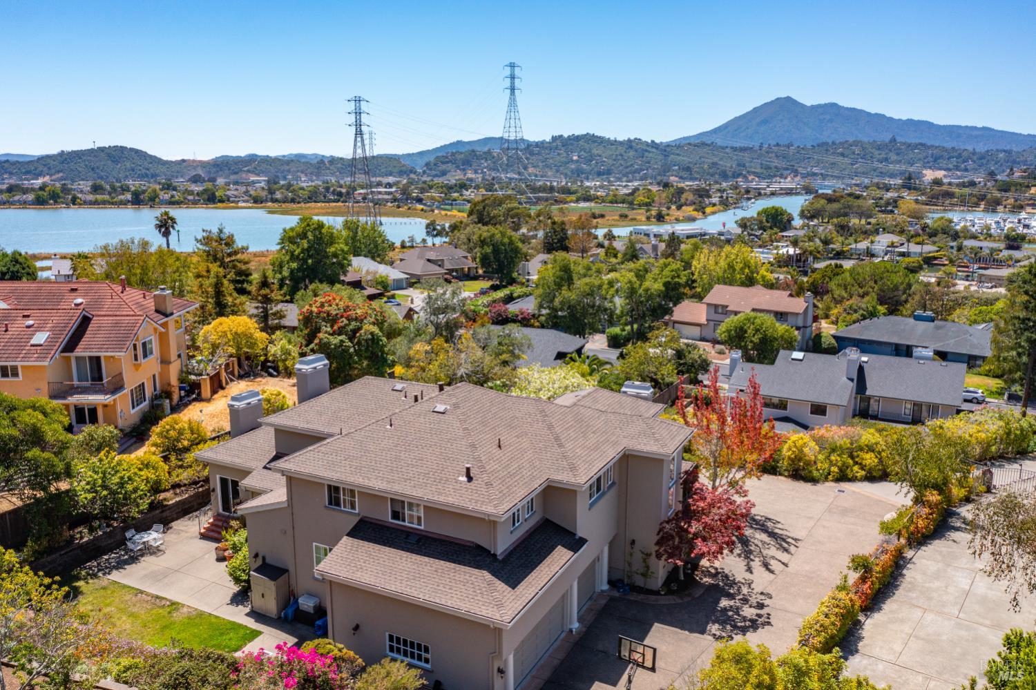 Detail Gallery Image 17 of 25 For 63 Bay Way, San Rafael,  CA 94901 - 4 Beds | 3/1 Baths