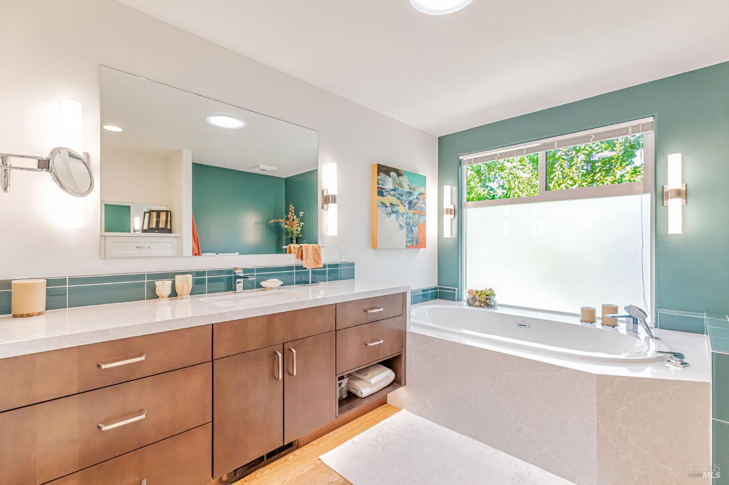 Detail Gallery Image 27 of 36 For 464 Oak Brook Ct, Santa Rosa,  CA 95409 - 2 Beds | 2 Baths