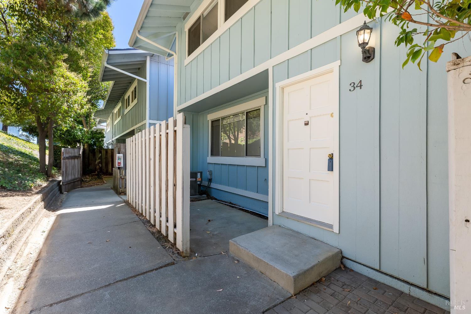 Detail Gallery Image 3 of 62 For 117 Sunset Cir #34,  Benicia,  CA 94510 - 3 Beds | 1/1 Baths
