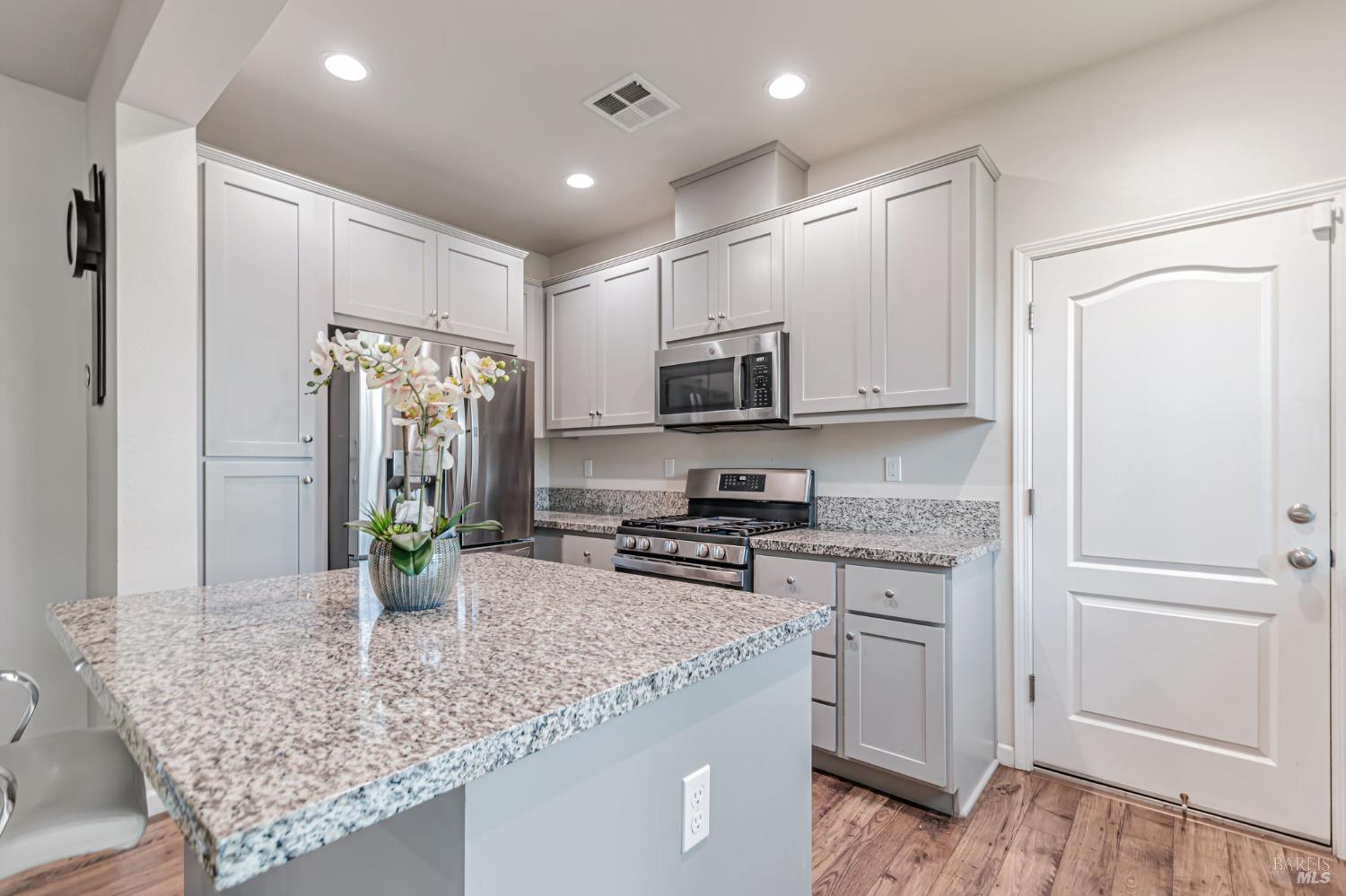 Detail Gallery Image 10 of 41 For 1493 W 3rd St, Santa Rosa,  CA 95401 - 4 Beds | 3 Baths