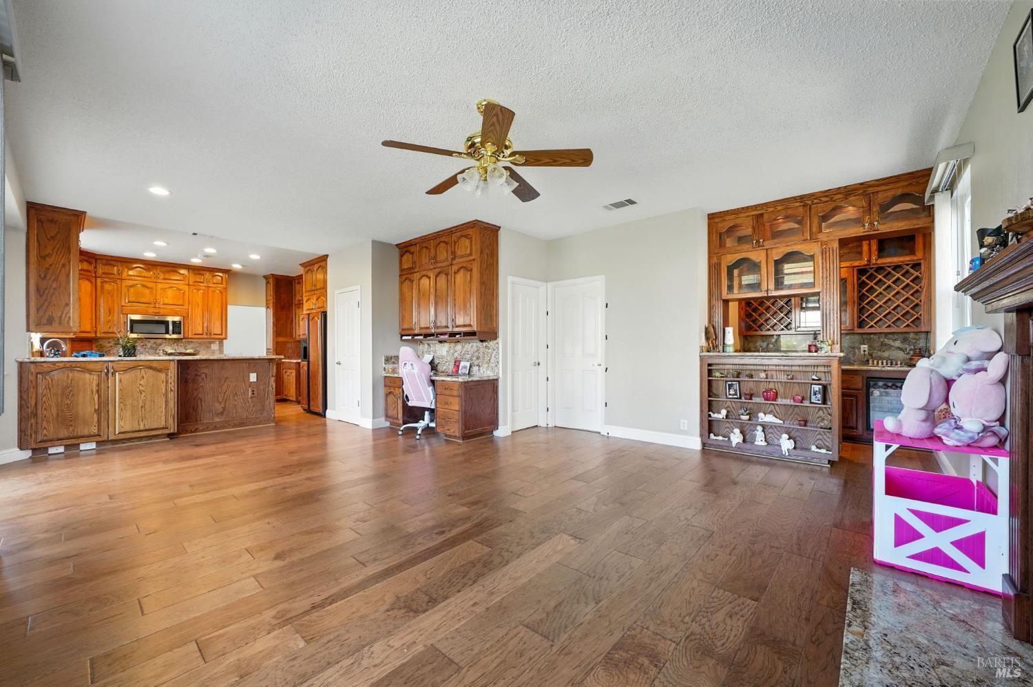 Detail Gallery Image 8 of 28 For 330 Engell Ct, Suisun City,  CA 94585 - 3 Beds | 2/1 Baths