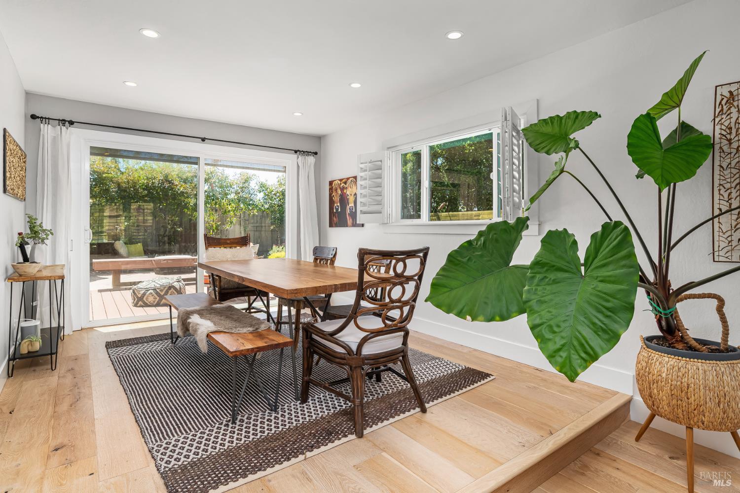 Detail Gallery Image 8 of 29 For 26 Sotelo Way, Novato,  CA 94945 - 4 Beds | 2/1 Baths