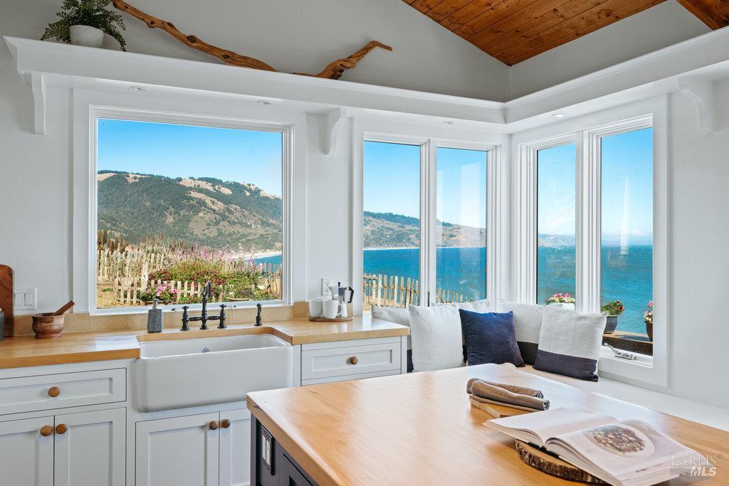 Detail Gallery Image 15 of 23 For 77 Crescente Ave, Bolinas,  CA 94924 - 4 Beds | 3 Baths