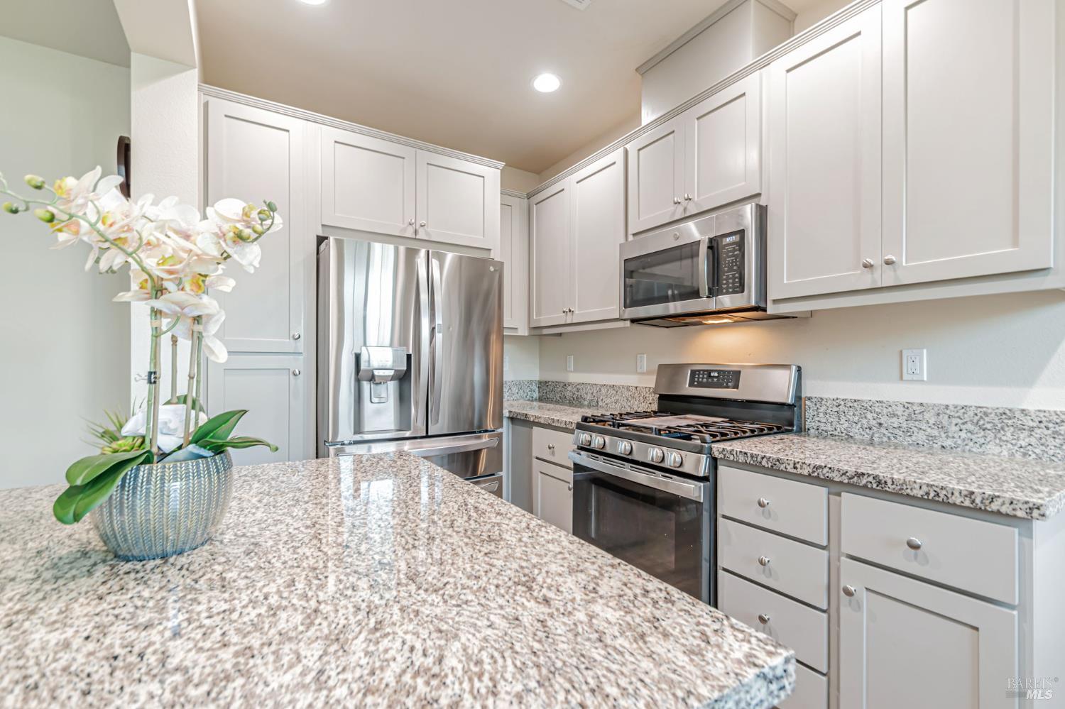 Detail Gallery Image 11 of 41 For 1493 W 3rd St, Santa Rosa,  CA 95401 - 4 Beds | 3 Baths