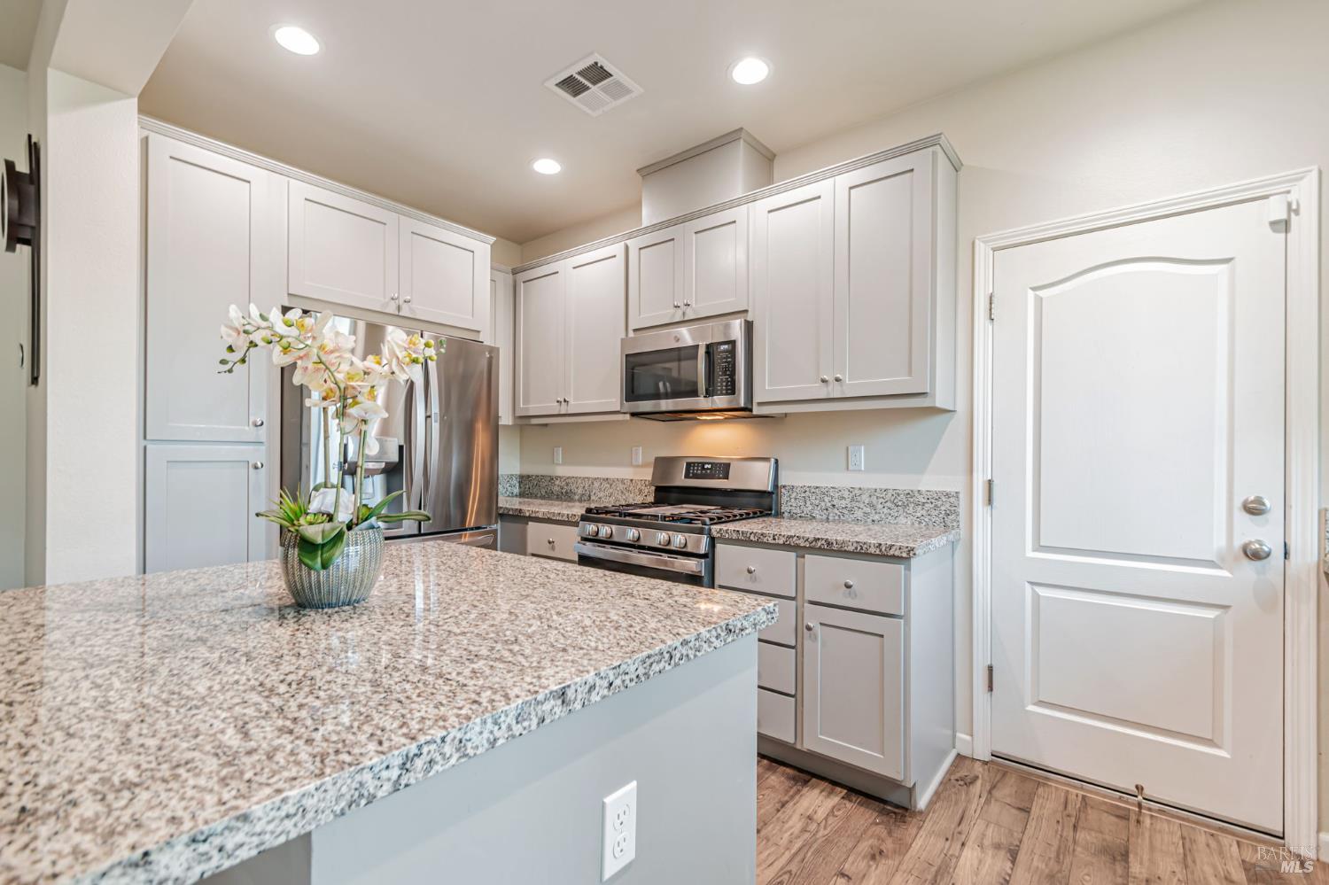 Detail Gallery Image 14 of 41 For 1493 W 3rd St, Santa Rosa,  CA 95401 - 4 Beds | 3 Baths
