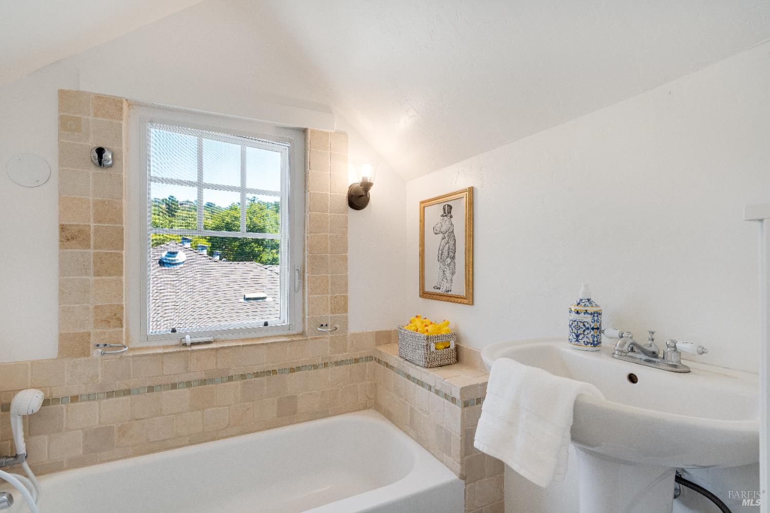 Detail Gallery Image 46 of 77 For 203 E 1st St, Napa,  CA 94559 - 4 Beds | 2/1 Baths