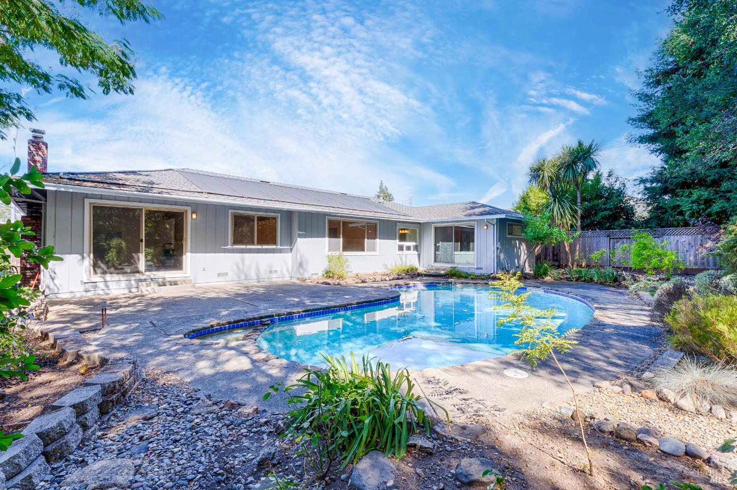 Detail Gallery Image 43 of 51 For 2880 Creekside Rd, Santa Rosa,  CA 95405 - 3 Beds | 2/1 Baths