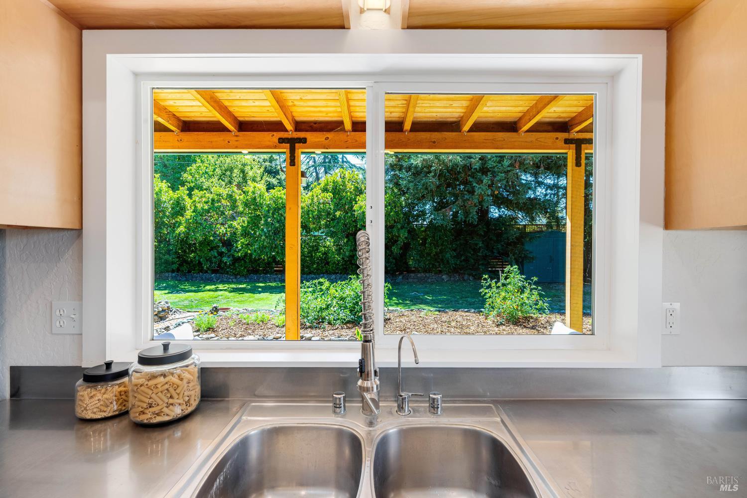 Detail Gallery Image 17 of 46 For 19100 Ola Ct, Sonoma,  CA 95476 - 2 Beds | 2 Baths