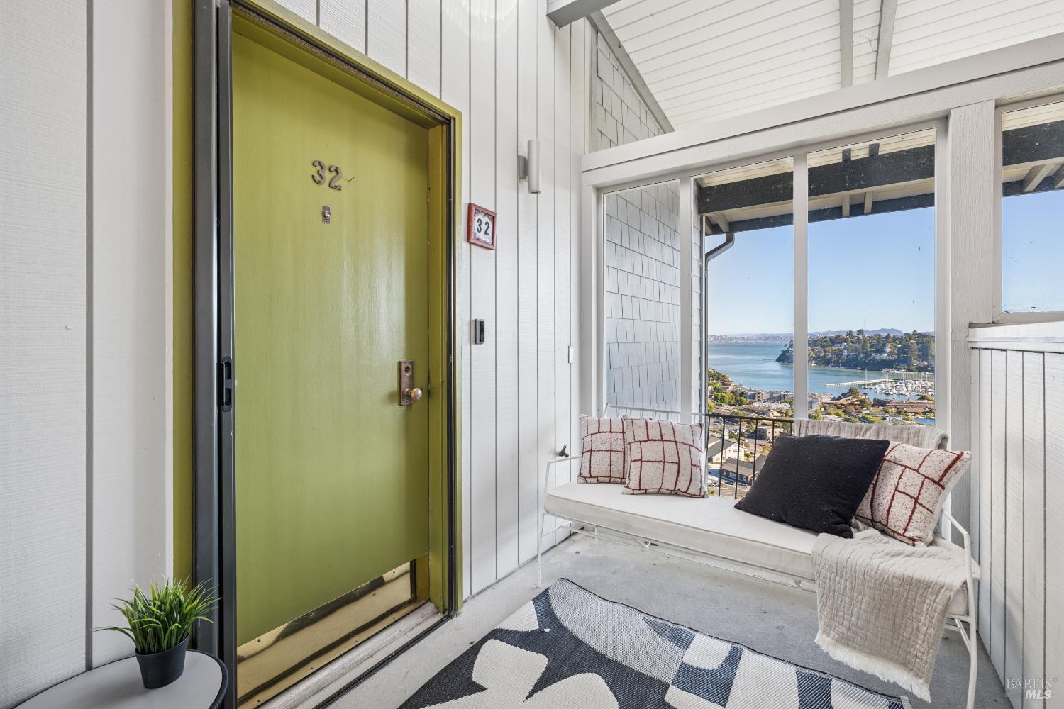Detail Gallery Image 8 of 11 For 45 Corinthian Ct #32,  Belvedere Tiburon,  CA 94920 - 2 Beds | 2 Baths