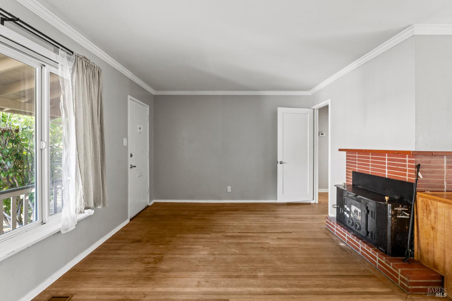 Detail Gallery Image 9 of 25 For 611 Hawthorne Ln, Willits,  CA 95490 - 2 Beds | 1 Baths