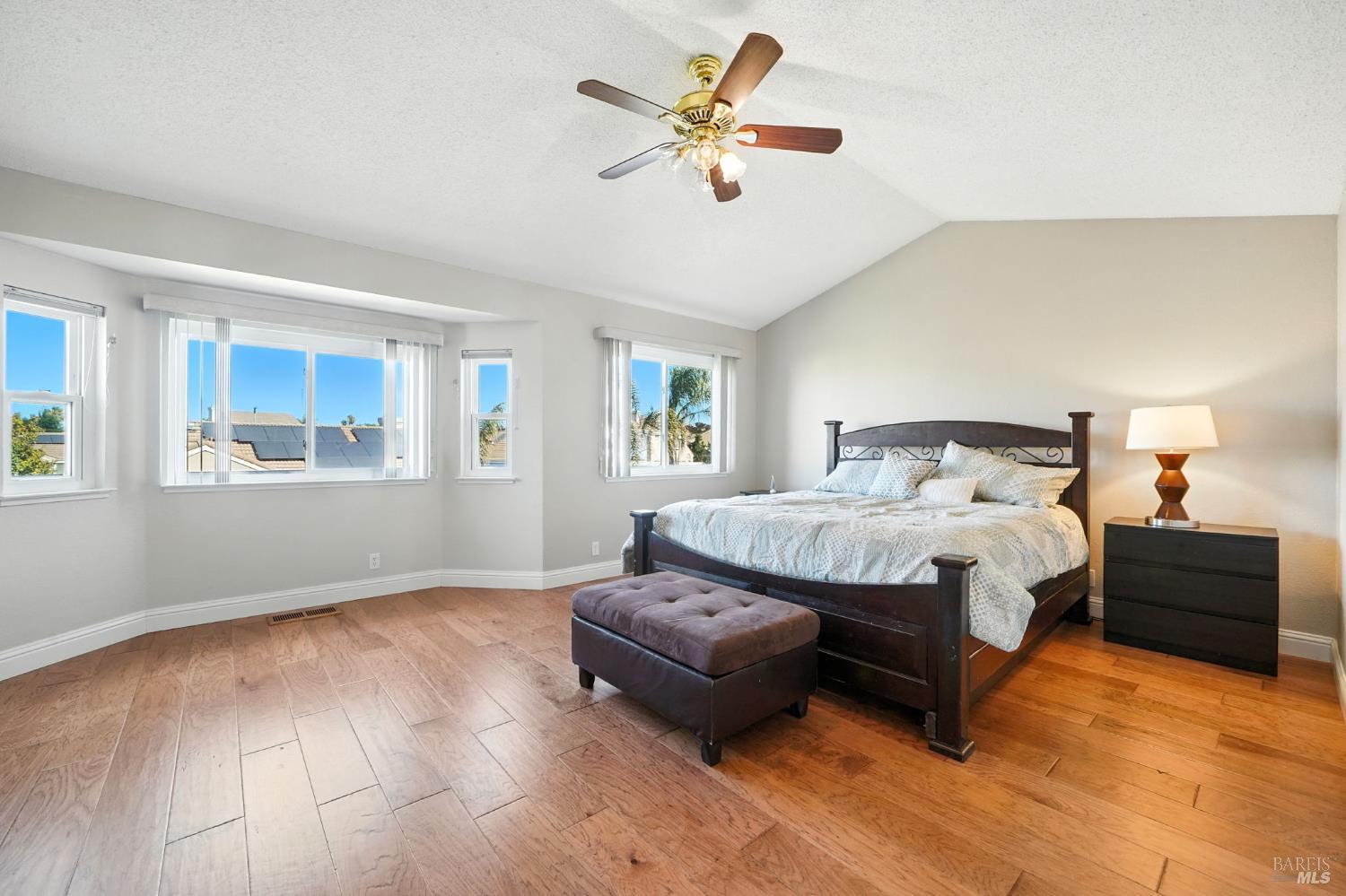 Detail Gallery Image 14 of 28 For 330 Engell Ct, Suisun City,  CA 94585 - 3 Beds | 2/1 Baths
