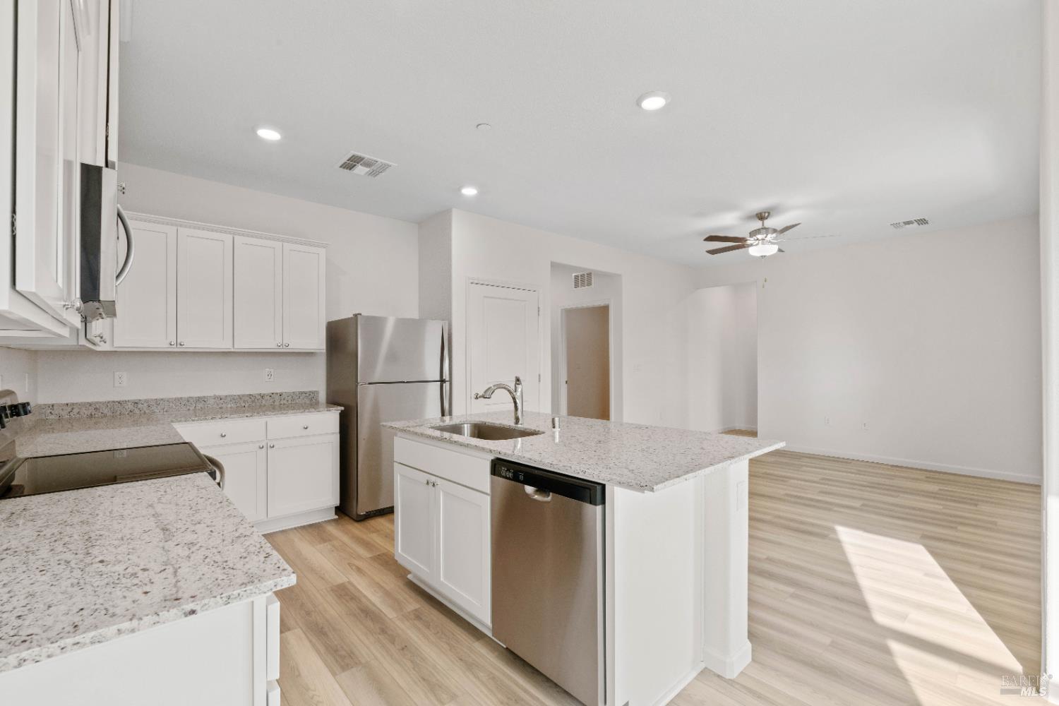 Detail Gallery Image 10 of 21 For 2231 Espana Ln, Rio Vista,  CA 94571 - 2 Beds | 2 Baths