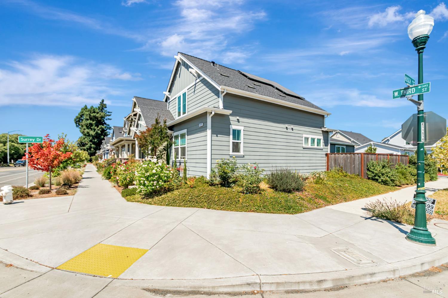 Detail Gallery Image 3 of 41 For 1493 W 3rd St, Santa Rosa,  CA 95401 - 4 Beds | 3 Baths