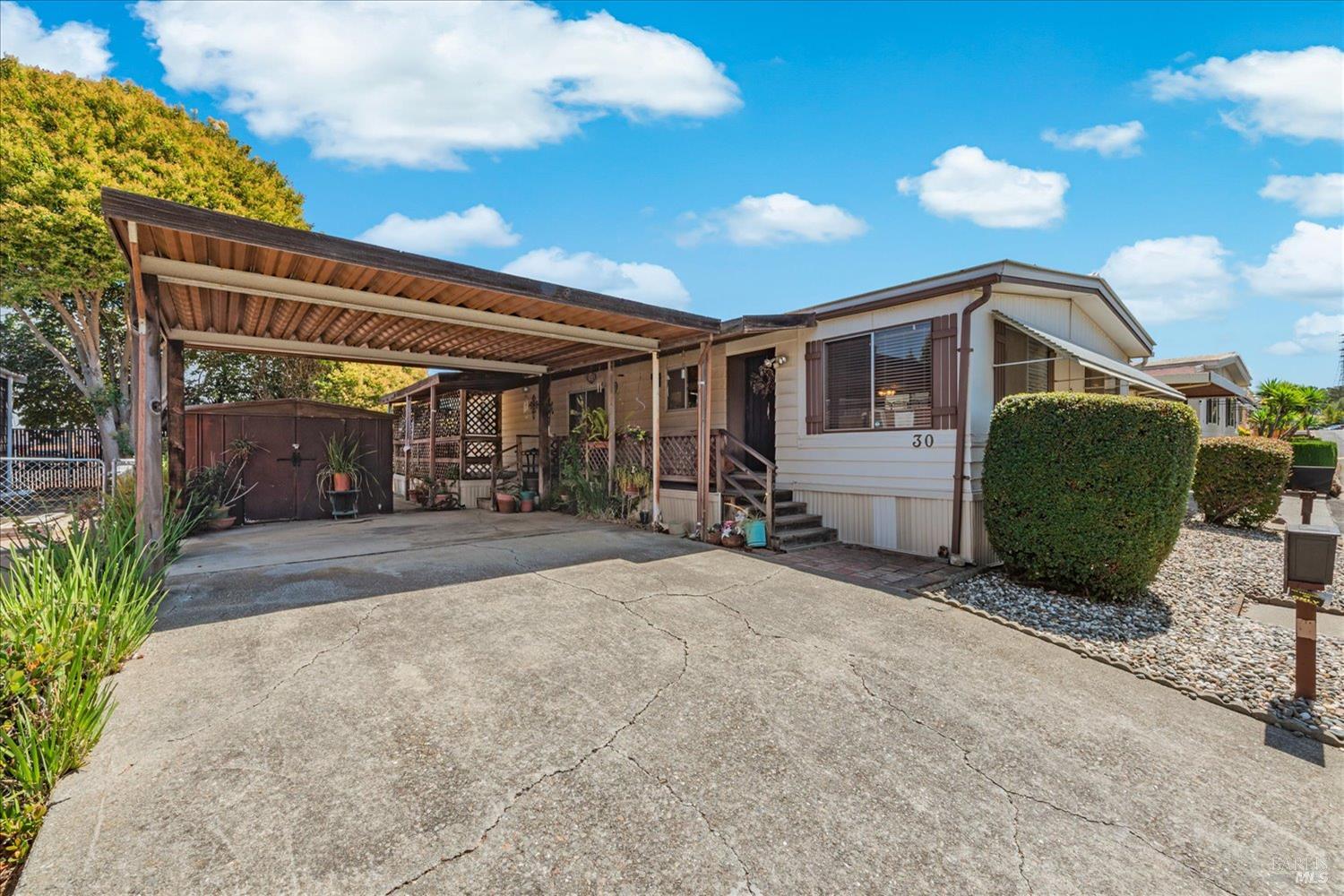 Detail Gallery Image 4 of 45 For 30 Constance Dr, Vallejo,  CA 94590 - 2 Beds | 2 Baths