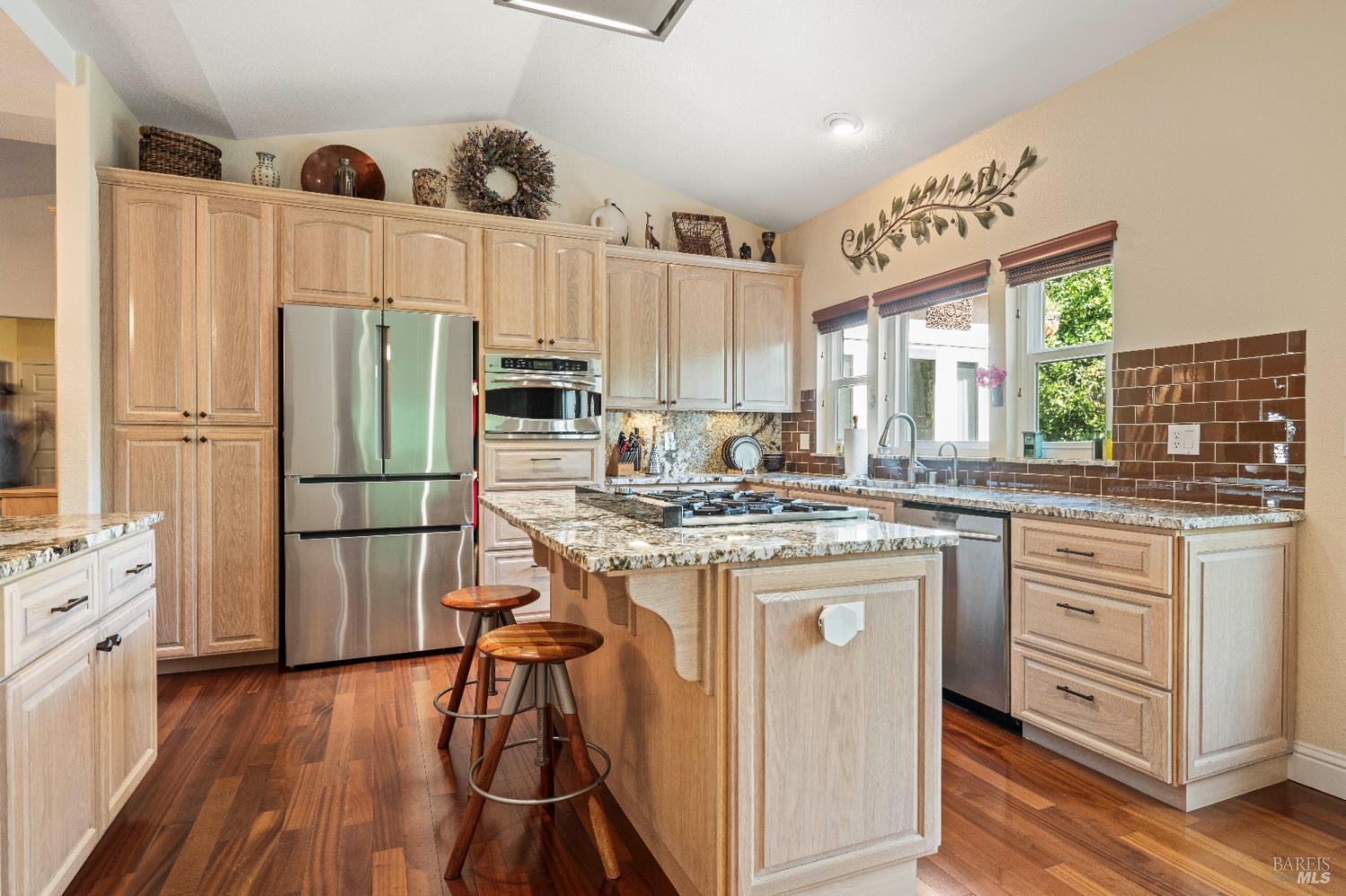 Detail Gallery Image 9 of 54 For 967 Cedar Brook Ln, Vacaville,  CA 95687 - 4 Beds | 2/1 Baths