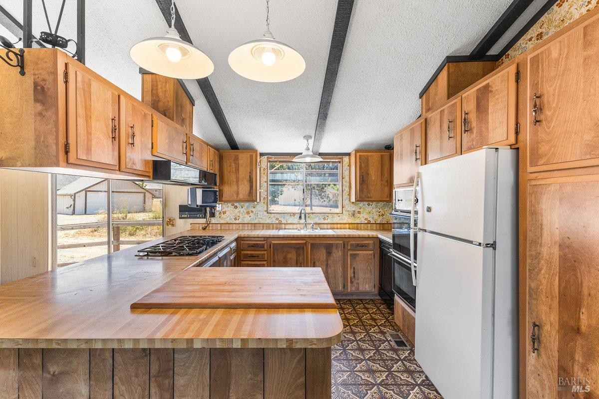 Detail Gallery Image 27 of 67 For 300 W Railroad Ave, Cotati,  CA 94931 - 3 Beds | 3 Baths