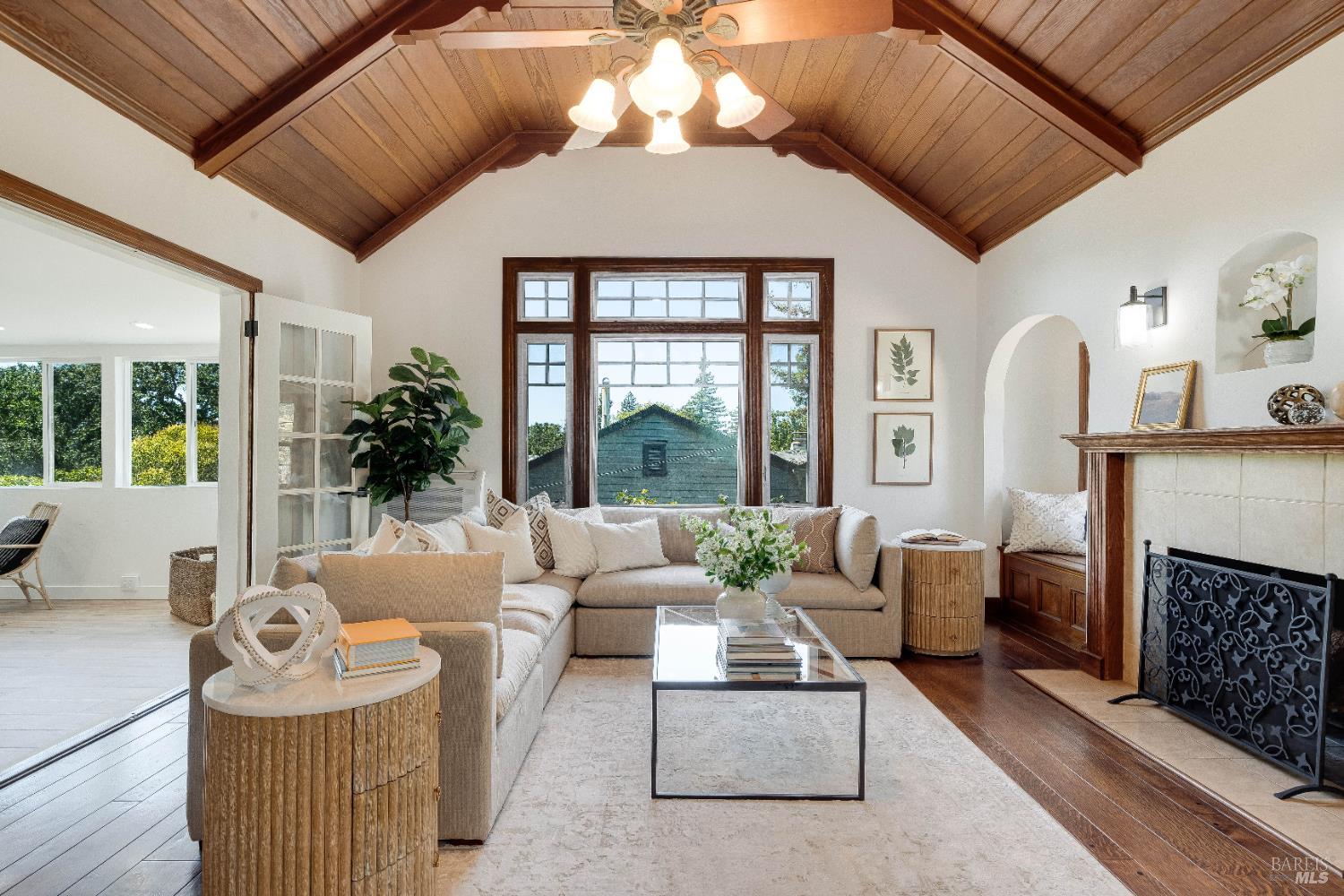 Detail Gallery Image 5 of 77 For 203 E 1st St, Napa,  CA 94559 - 4 Beds | 2/1 Baths