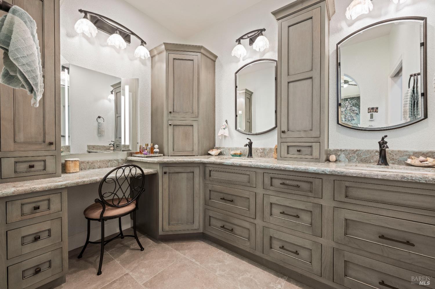Detail Gallery Image 27 of 54 For 967 Cedar Brook Ln, Vacaville,  CA 95687 - 4 Beds | 2/1 Baths