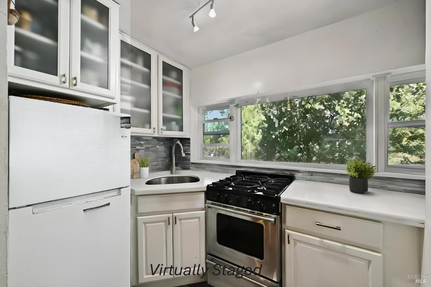 Detail Gallery Image 10 of 32 For 107 Stadium Ave, Mill Valley,  CA 94941 - – Beds | – Baths