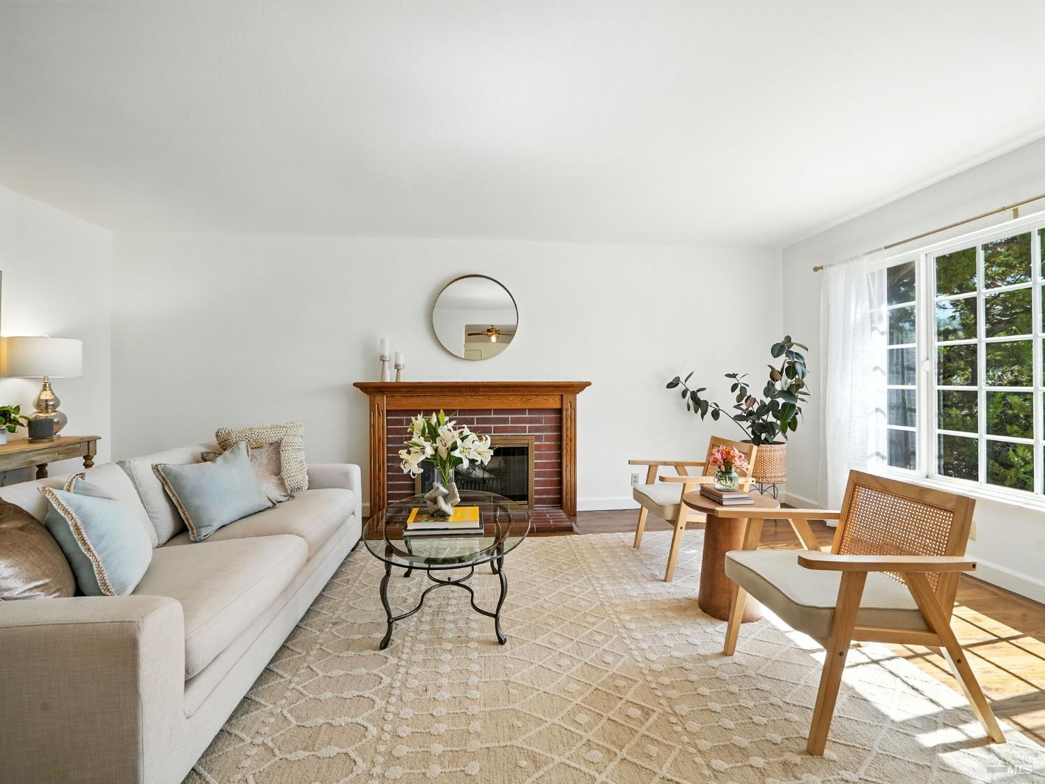 Detail Gallery Image 4 of 40 For 1388 Donna St, Novato,  CA 94947 - 3 Beds | 2 Baths