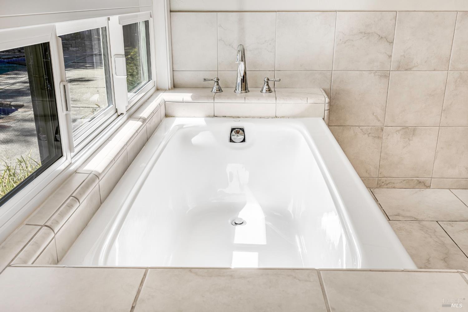 Detail Gallery Image 37 of 51 For 2880 Creekside Rd, Santa Rosa,  CA 95405 - 3 Beds | 2/1 Baths