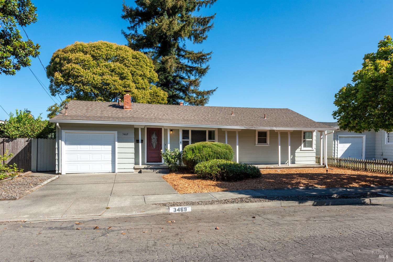 Detail Gallery Image 1 of 26 For 3469 Idaho Dr, Santa Rosa,  CA 95405 - 3 Beds | 1 Baths