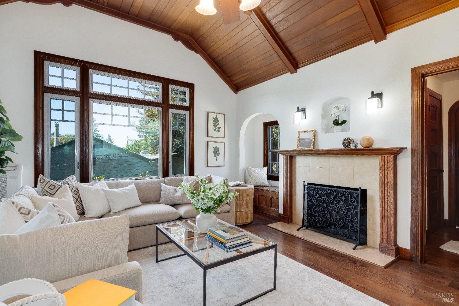 Detail Gallery Image 6 of 77 For 203 E 1st St, Napa,  CA 94559 - 4 Beds | 2/1 Baths