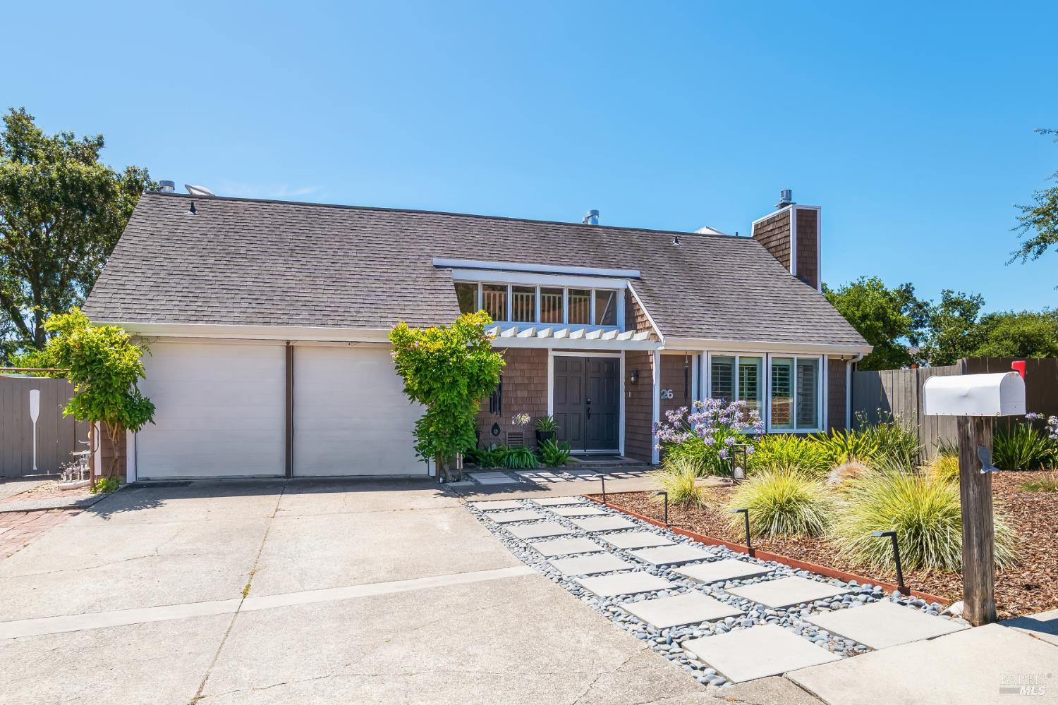Detail Gallery Image 4 of 29 For 26 Sotelo Way, Novato,  CA 94945 - 4 Beds | 2/1 Baths