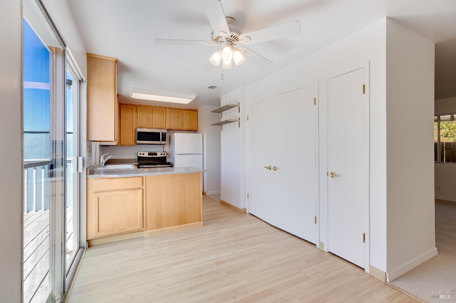 Detail Gallery Image 16 of 62 For 117 Sunset Cir #34,  Benicia,  CA 94510 - 3 Beds | 1/1 Baths