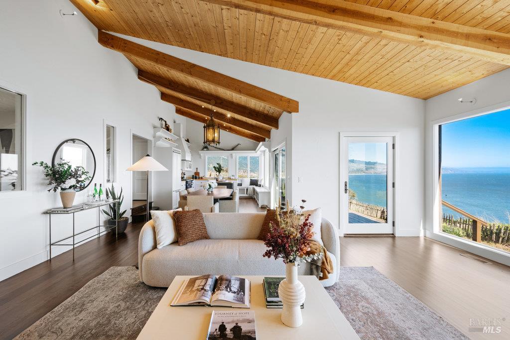 Detail Gallery Image 10 of 23 For 77 Crescente Ave, Bolinas,  CA 94924 - 4 Beds | 3 Baths