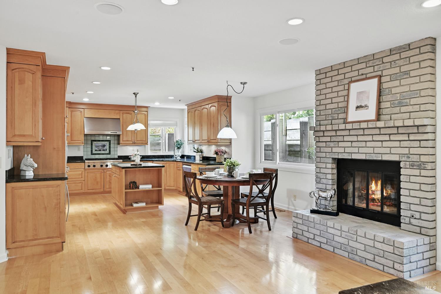 Detail Gallery Image 9 of 31 For 201 Deborah Ct, Novato,  CA 94949 - 4 Beds | 3 Baths