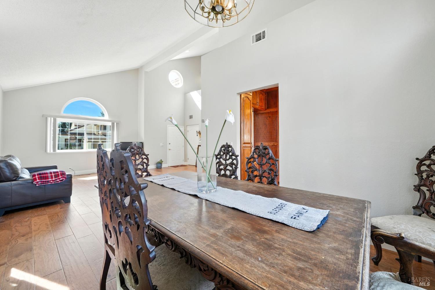 Detail Gallery Image 10 of 28 For 330 Engell Ct, Suisun City,  CA 94585 - 3 Beds | 2/1 Baths