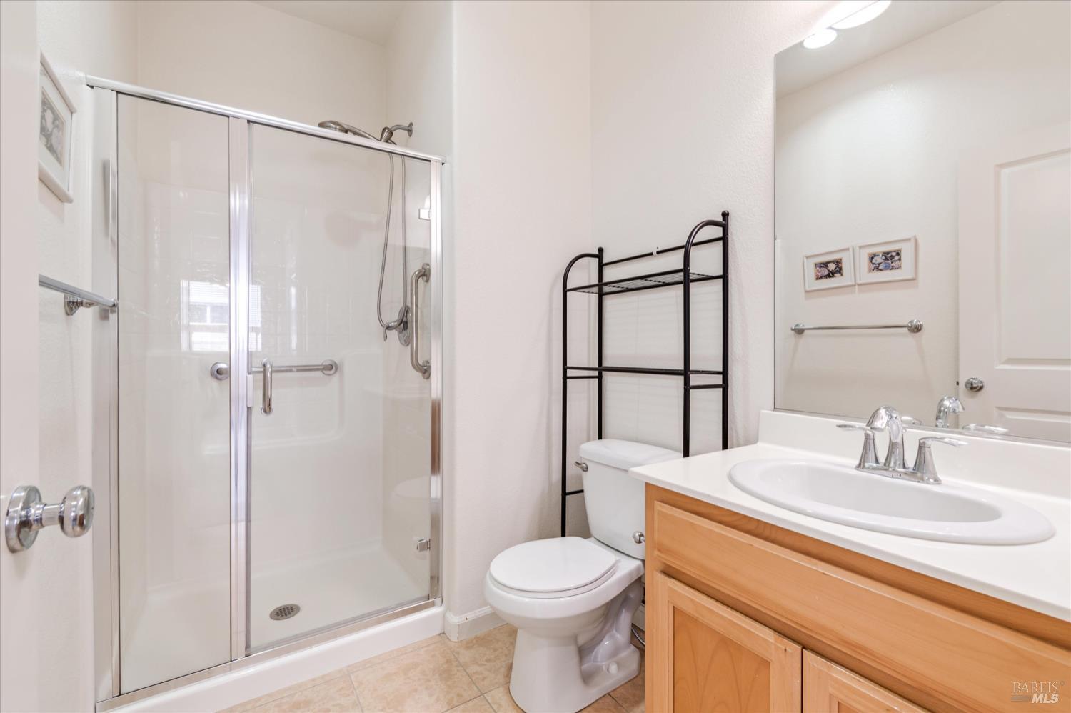 Detail Gallery Image 10 of 13 For 7312 Abbey Dr, Vallejo,  CA 94591 - 5 Beds | 3 Baths