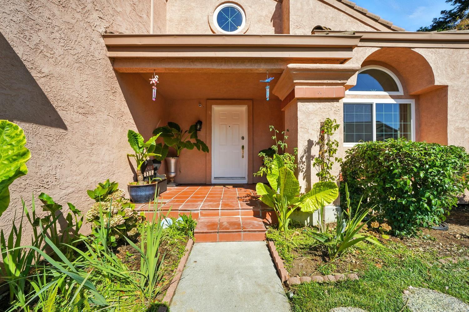 Detail Gallery Image 3 of 28 For 330 Engell Ct, Suisun City,  CA 94585 - 3 Beds | 2/1 Baths