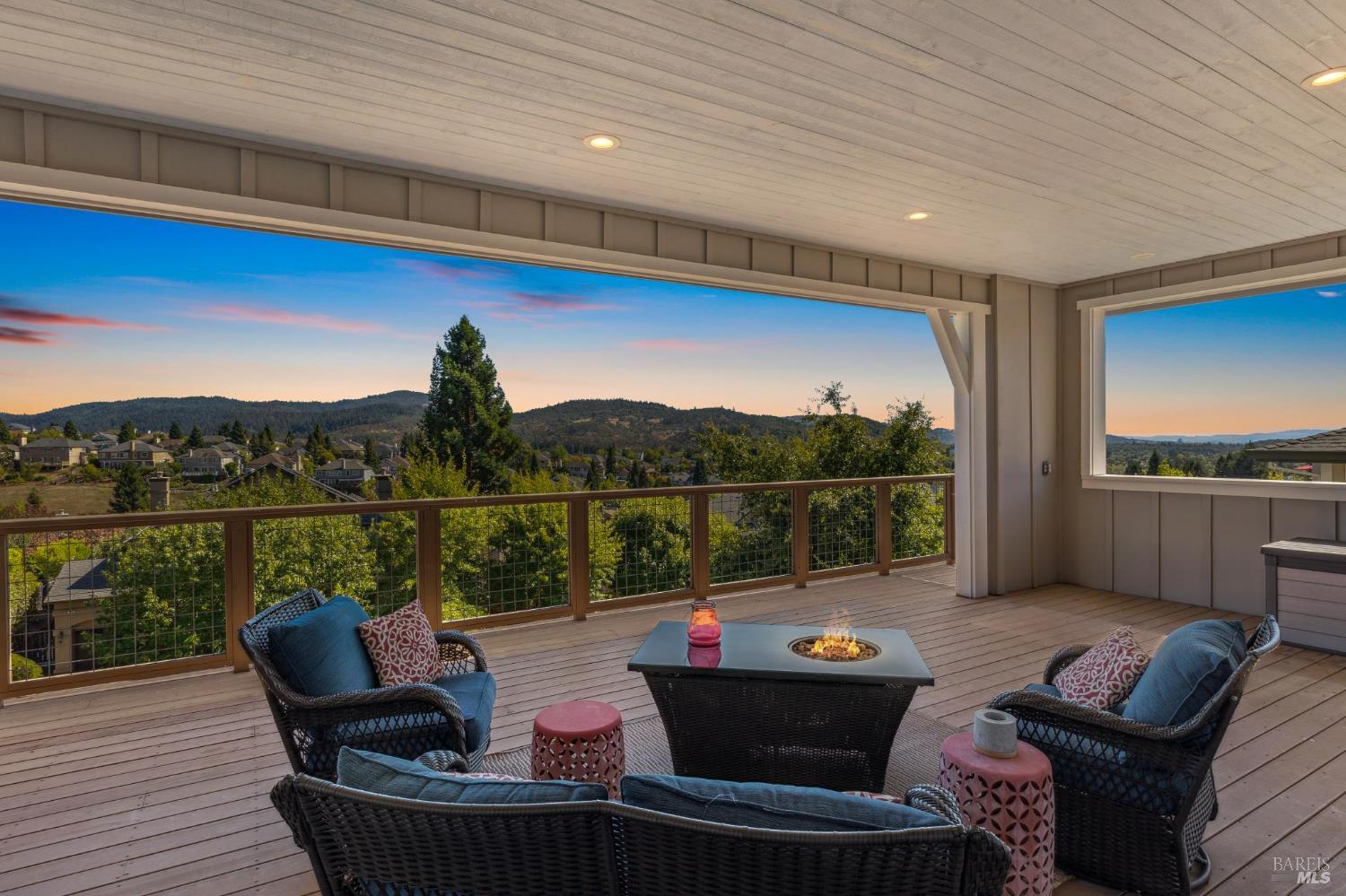 Detail Gallery Image 2 of 63 For 5980 Vista Rdgs, Santa Rosa,  CA 95409 - 5 Beds | 5 Baths
