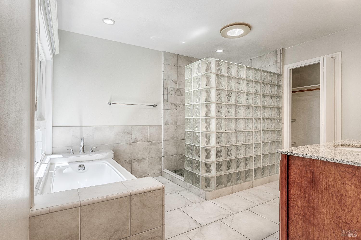Detail Gallery Image 35 of 51 For 2880 Creekside Rd, Santa Rosa,  CA 95405 - 3 Beds | 2/1 Baths
